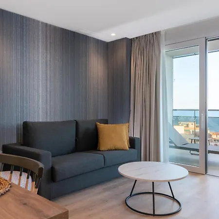 Ahoy Aparthotel