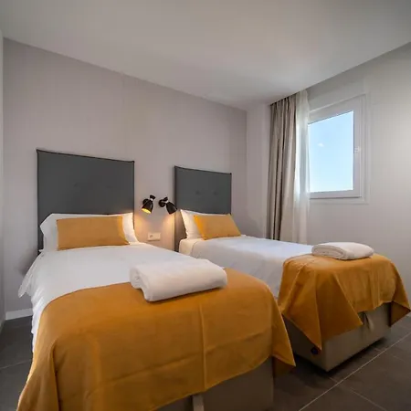 Aparthotel Ahoy 2*