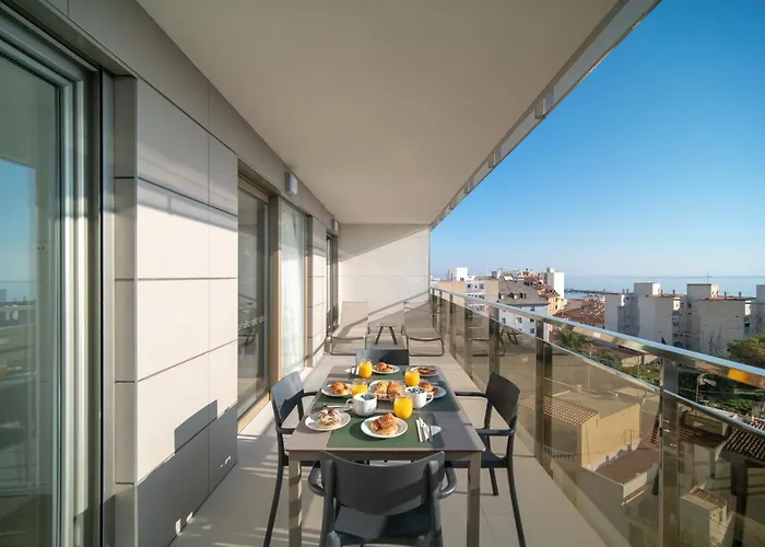 Ahoy Aparthotel 4*