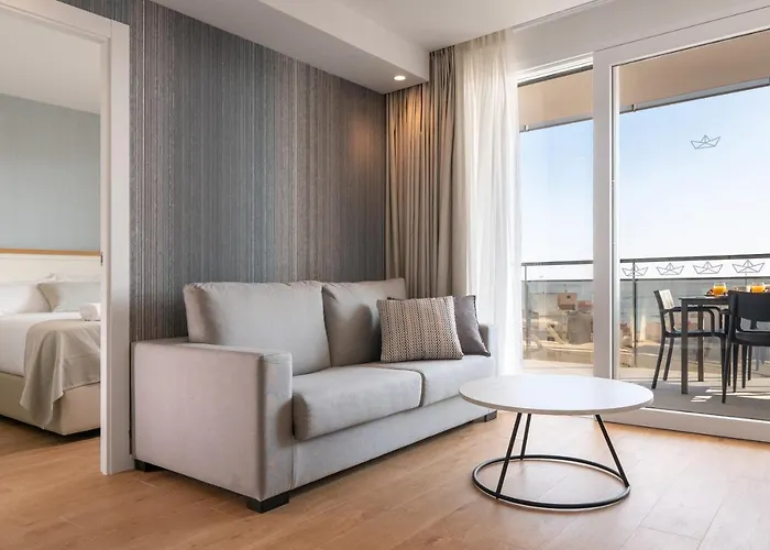 Ahoy Aparthotel 4*