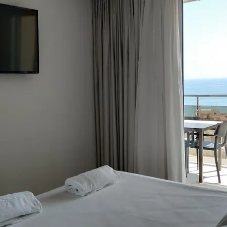 Ahoy Apartahotel 2*