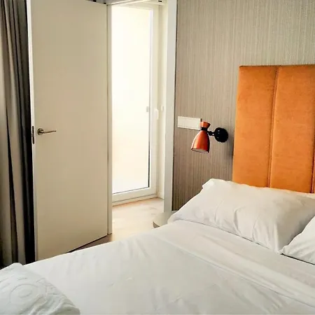 Ahoy Apartahotel 2*