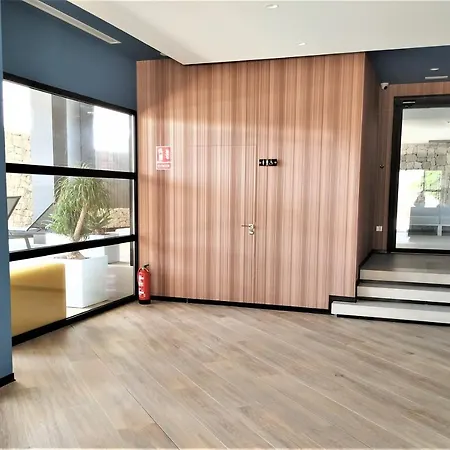 Apartahotel Ahoy 2*